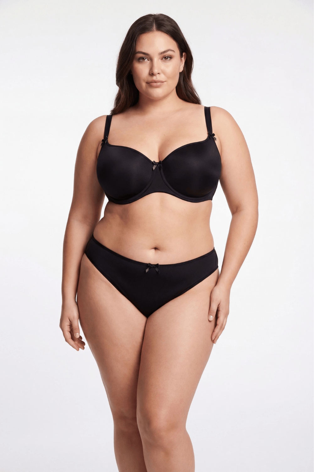 Culotte noire en dentelle avec nœud en satin